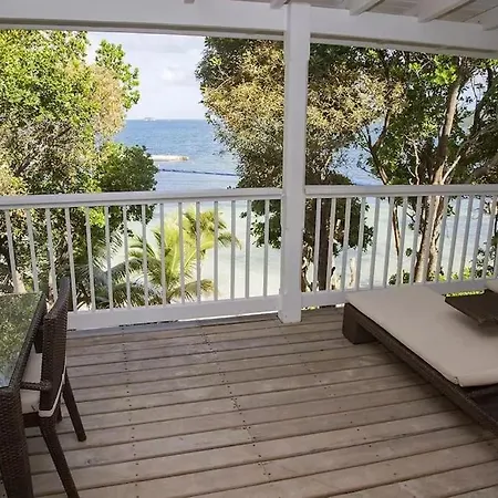 Idyllic 2 Bedroom Beach House - The Hideaway